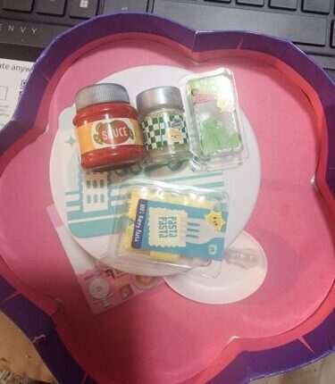 4 MGA CAFE  MAKE IT MINI VERSE FOOD& 5 Surprise Master Chef Mini Brands Create